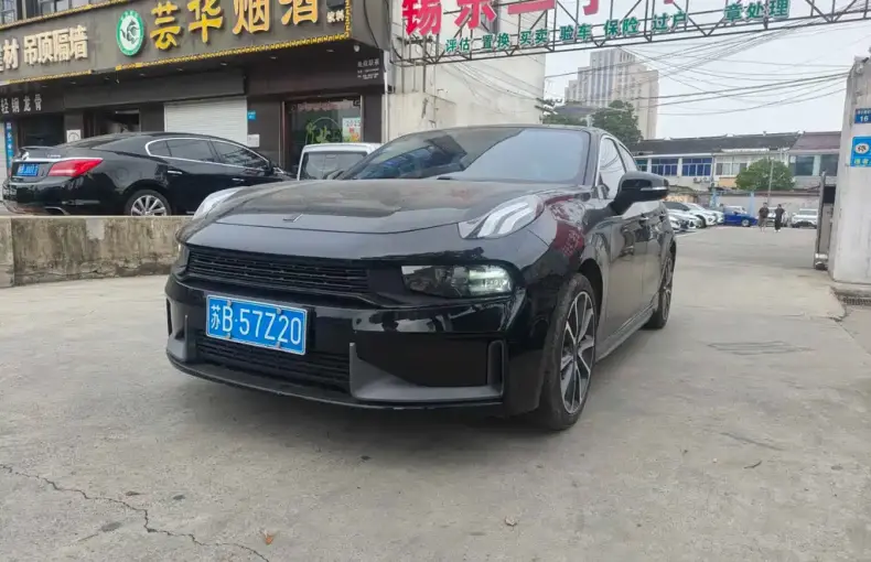 Lynk & Co 03 2020 из Китая