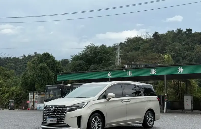 Buick GL8 2023 из Китая