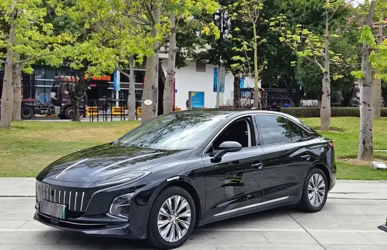 Hongqi Hongqi E-QM5 2024 из Китая