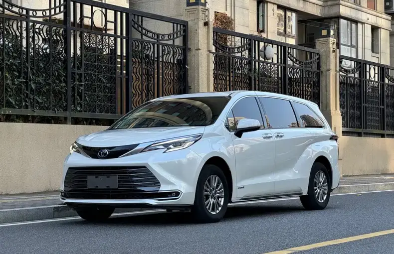Toyota Sienna 2023 из Китая