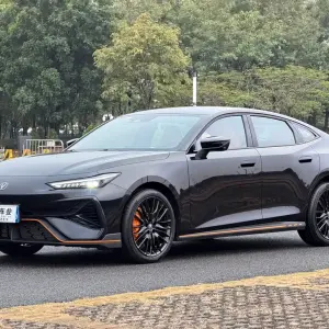 Changan UNI-V 2025 из Китая