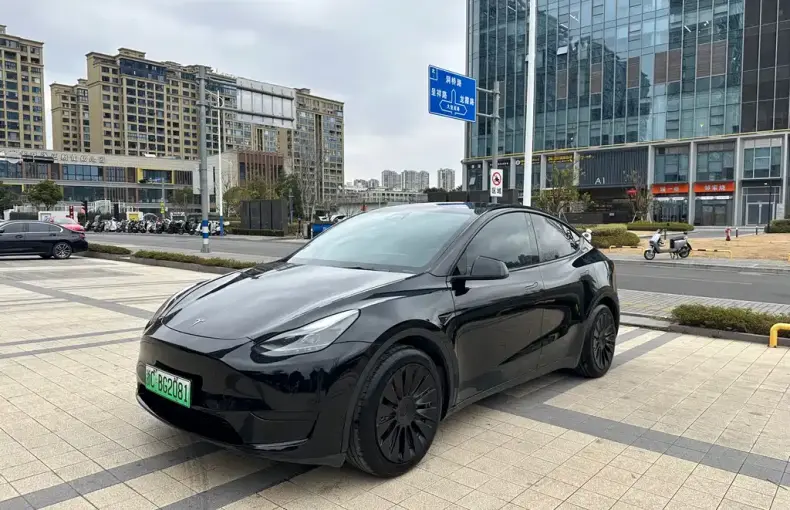 Tesla Model Y 2023 из Китая