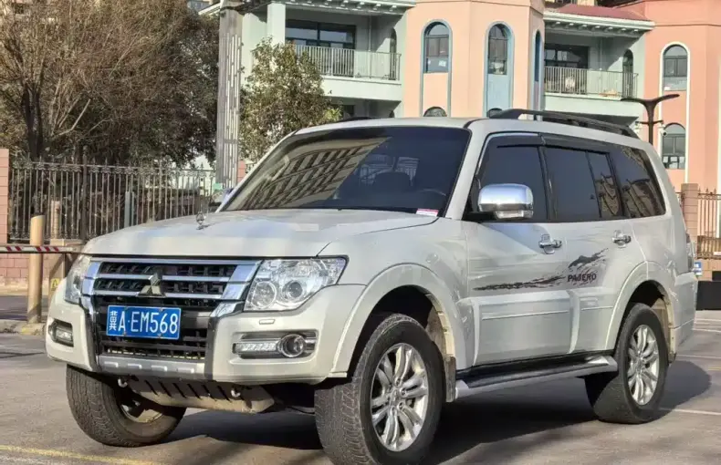Mitsubishi Pajero (Import) 2018 из Китая