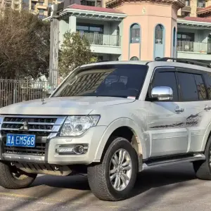 Mitsubishi Pajero (Import) 2018 из Китая