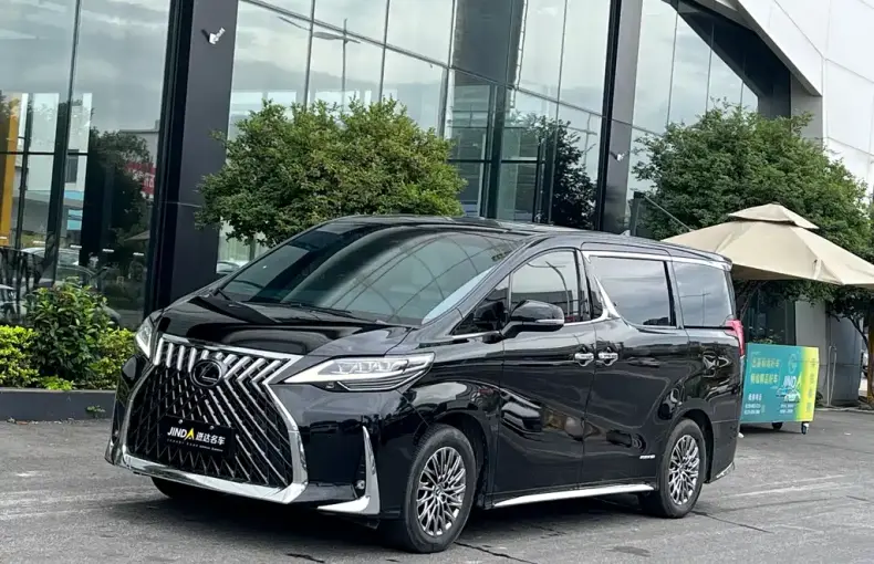 Lexus LM 2022 из Китая