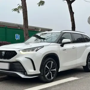 Toyota Crown Kluger 2024 из Китая