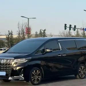 Toyota Alphard 2018 из Китая