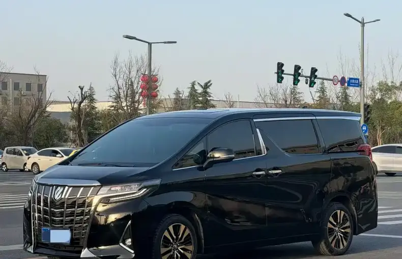 Toyota Alphard 2018 из Китая