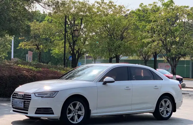 Audi A4L 2018 из Китая