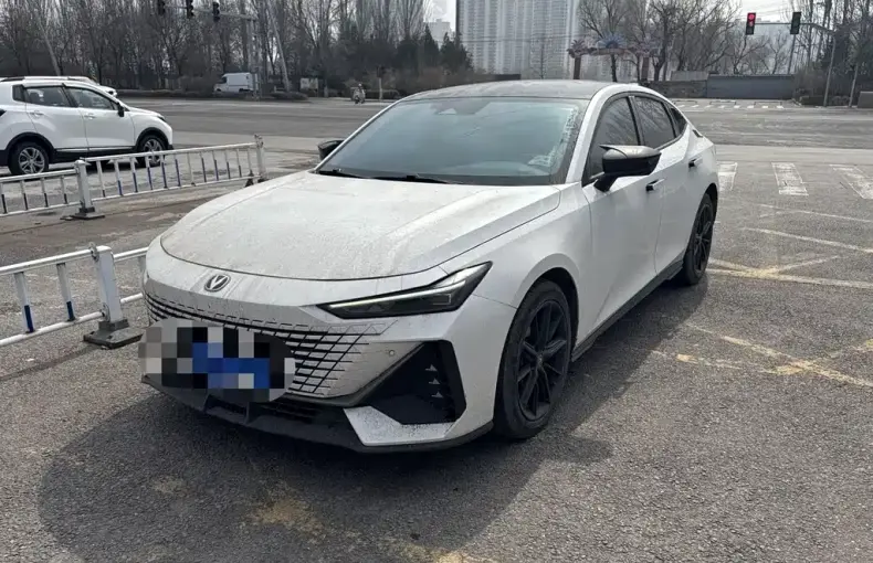 Changan UNI-V 2023 из Китая