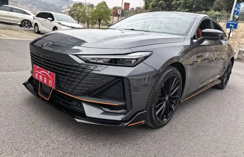 Changan UNI-V 2023 из Китая