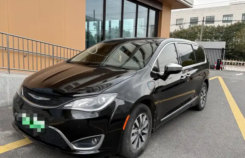 Chrysler Grand Voyager PHEV (Import) 2021 из Китая