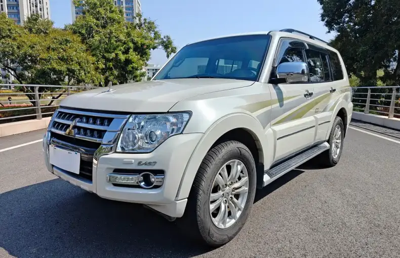 Mitsubishi Pajero (Import) 2020 из Китая