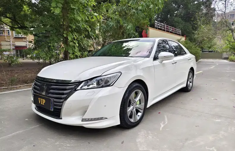 Toyota Crown 2016 из Китая