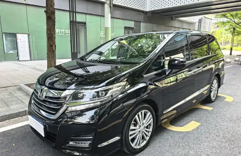 Honda Elysion 2017 из Китая