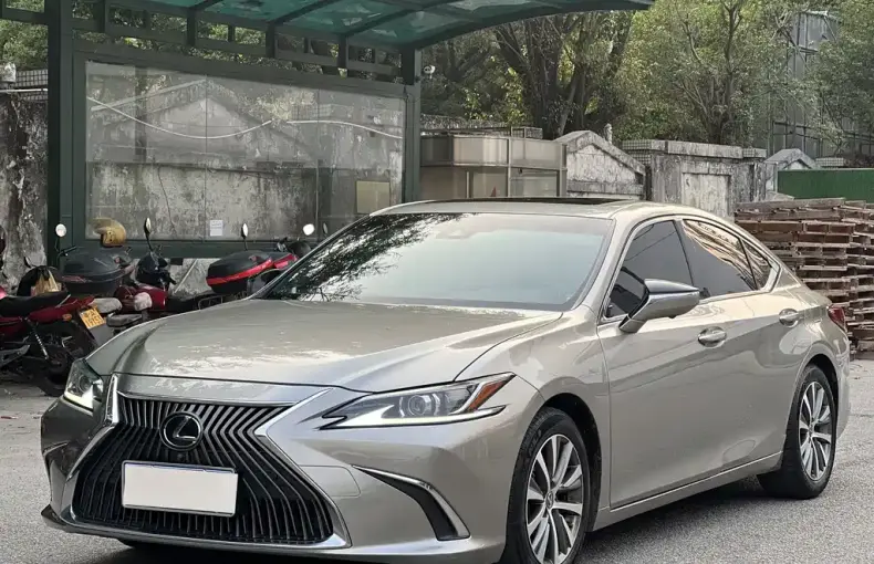Lexus ES 2018 из Китая