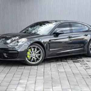 Porsche Panamera Hybrid 2022 330 л.с. из Китая
