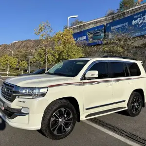 Toyota Land Cruiser 2018 из Китая