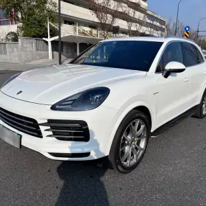 Porsche Cayenne Hybrid 2022 386 л.с. из Китая