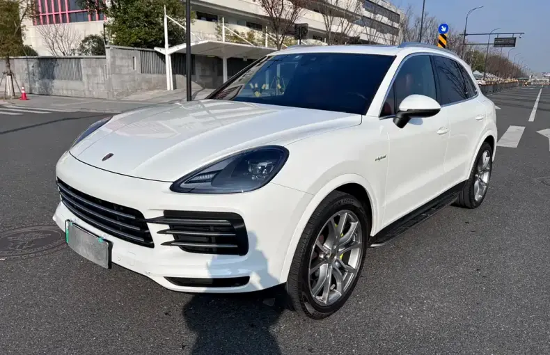 Porsche Cayenne Hybrid 2022 из Китая
