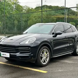 Porsche Cayenne Hybrid 2022 386 л.с. из Китая