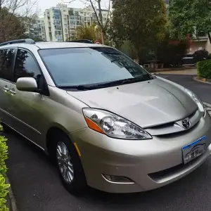 Toyota Sienna 2010 из Китая