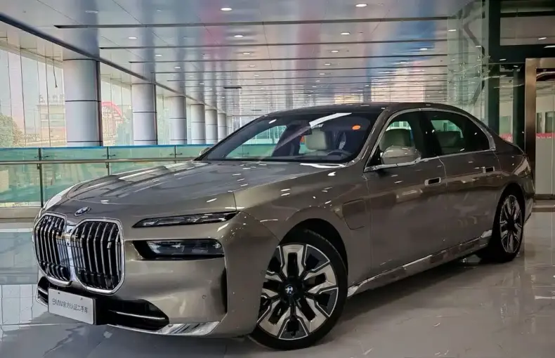 BMW i7 2022 из Китая