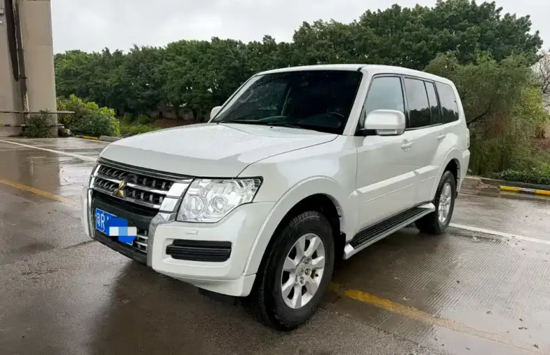 Mitsubishi Pajero (Import) 2016 из Китая