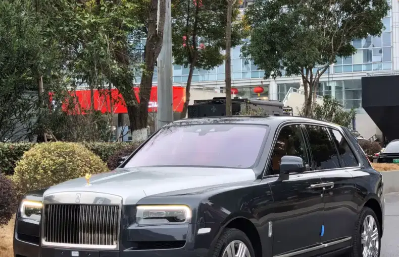 Rolls-Royce Cullinan 2023 из Китая