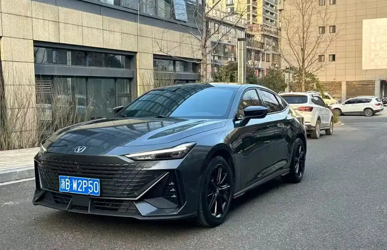 Changan UNI-V 2023 из Китая