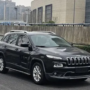 Jeep Cherokee 2017 155 л.с. из Китая