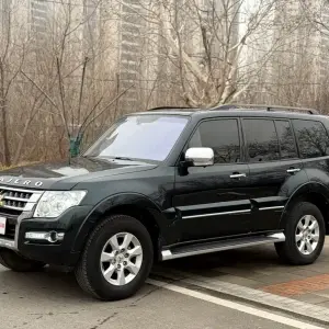 Mitsubishi Pajero (Import) 2017 из Китая
