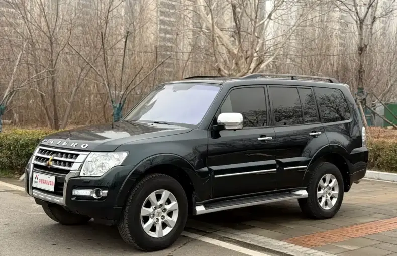 Mitsubishi Pajero (Import) 2017 из Китая