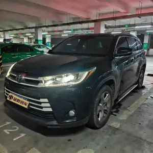 Toyota Highlander 2022 220 л.с. из Китая