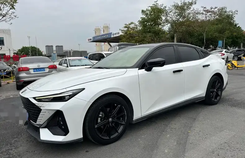 Changan UNI-V 2023 из Китая
