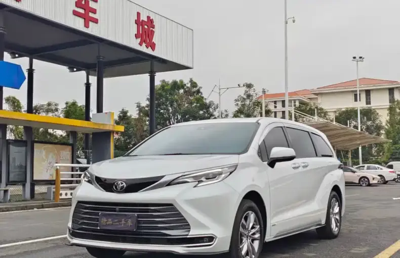 Toyota Sienna 2025 из Китая