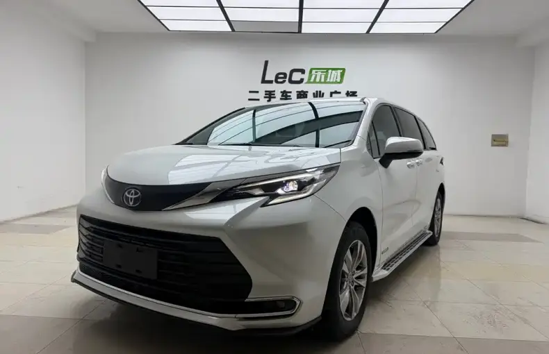 Toyota Sienna 2023 из Китая