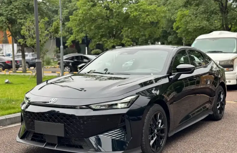 Changan UNI-V 2025 из Китая