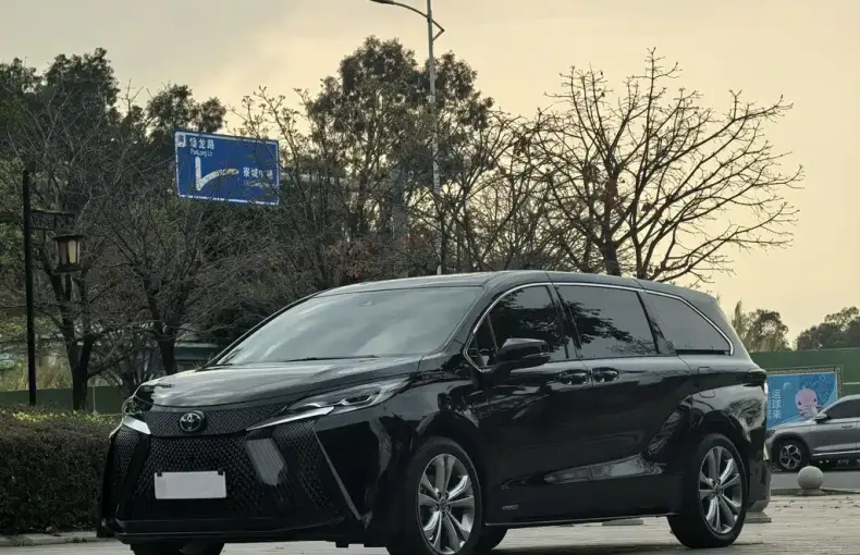 Toyota Sienna 2024 из Китая