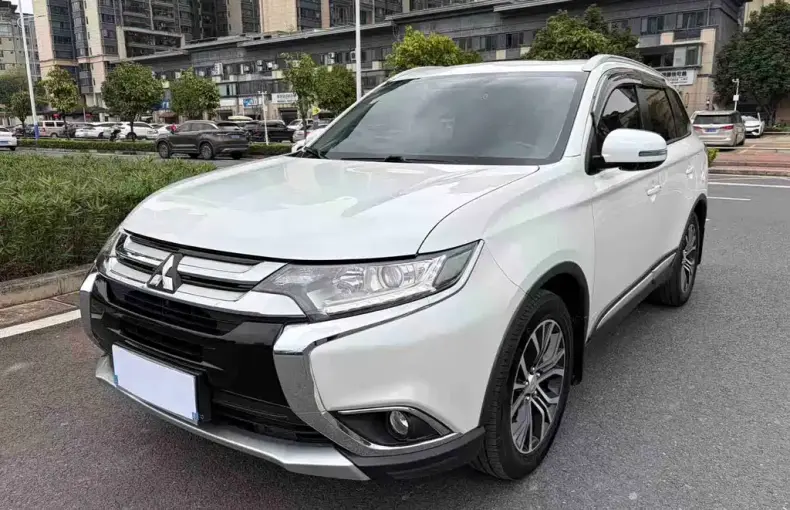 Mitsubishi Outlander 2018 из Китая