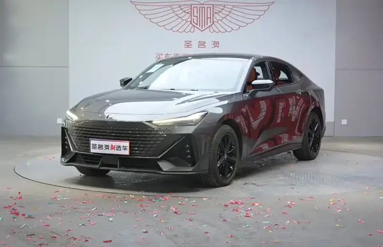 Changan UNI-V iDD 2023 из Китая