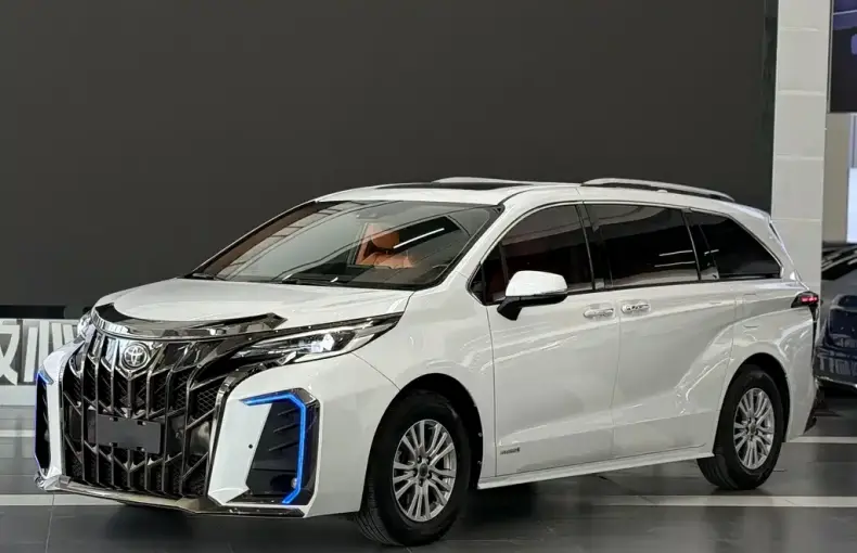 Toyota Sienna 2023 из Китая