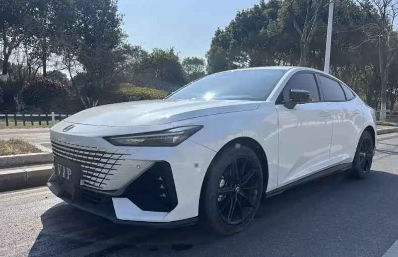 Changan UNI-V 2023 из Китая