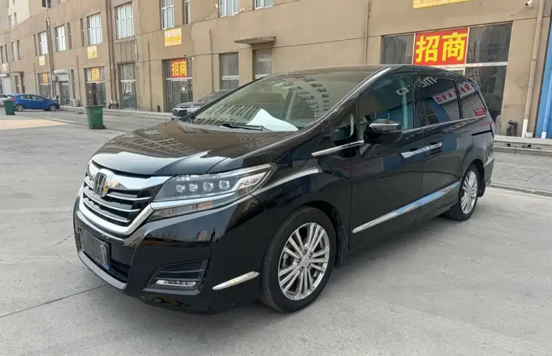 Honda Elysion 2017 из Китая