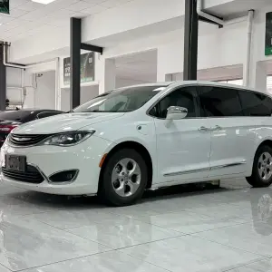 Chrysler Grand Voyager PHEV (Import) 2020 из Китая