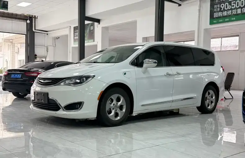Chrysler Grand Voyager PHEV (Import) 2020 из Китая