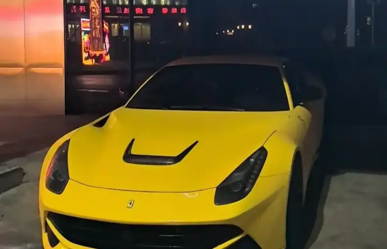 Ferrari F12berlinetta 2013 из Китая