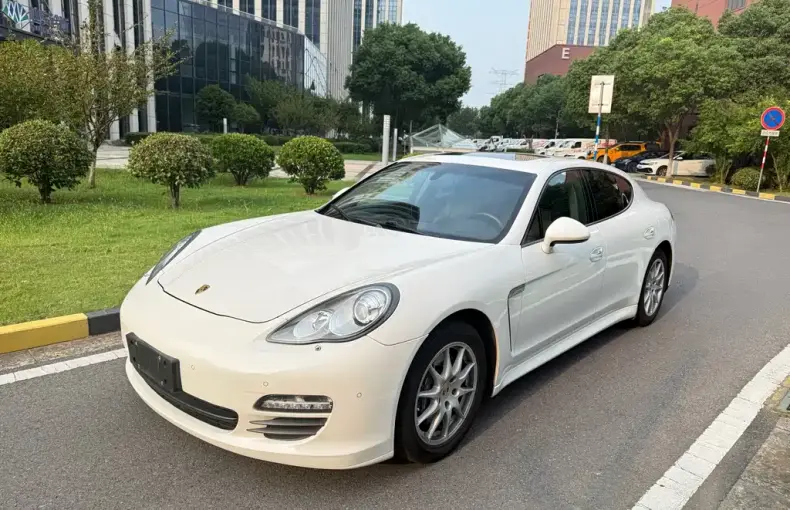 Porsche Panamera 2011 из Китая