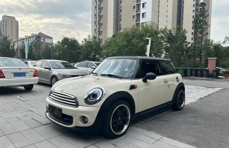MINI Mini 2013 из Китая
