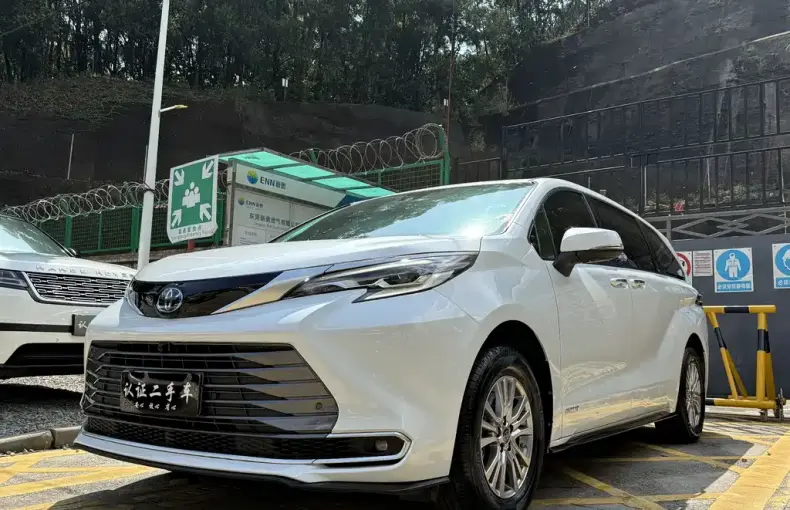 Toyota Sienna 2022 из Китая
